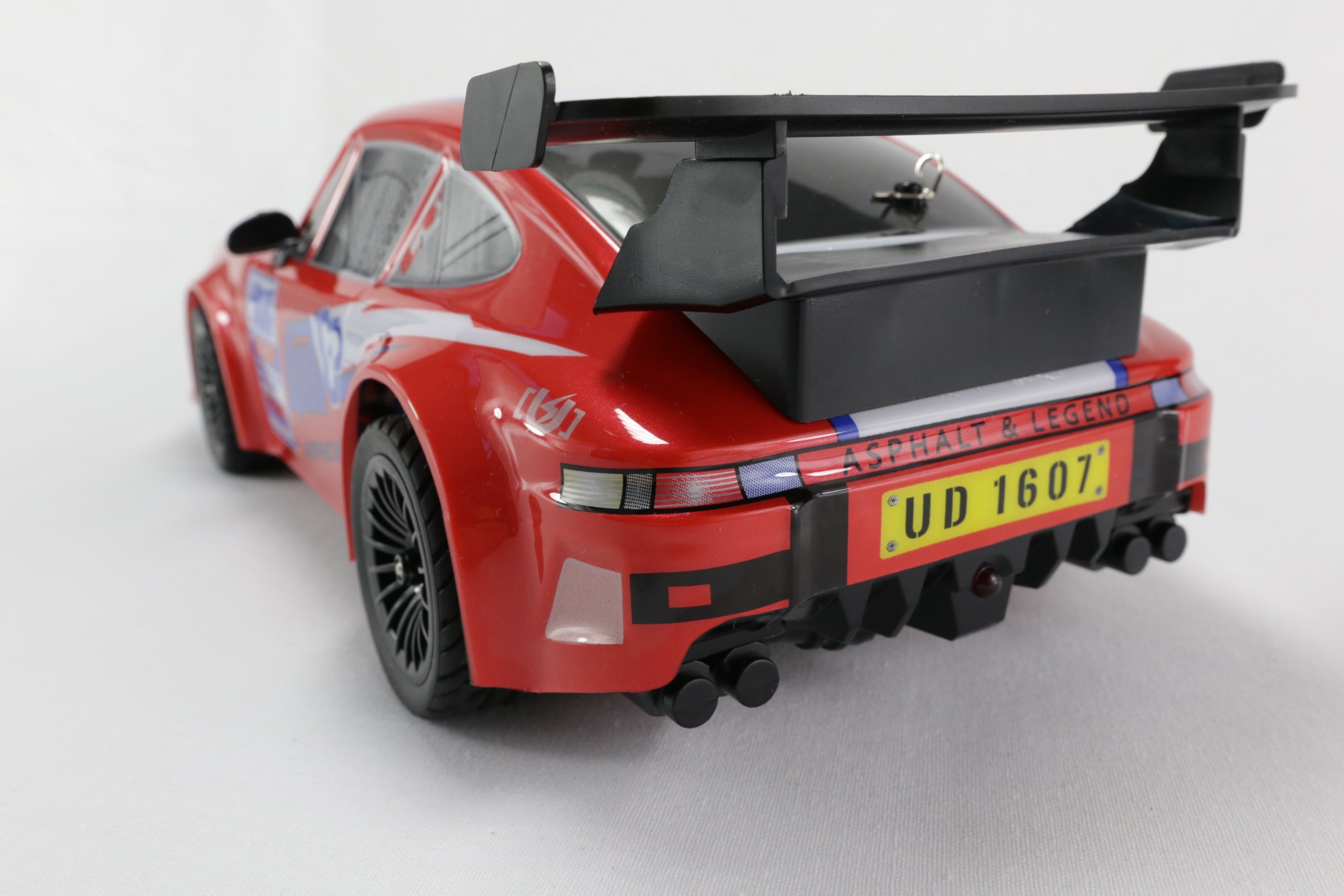 UDIRC 1:16 Brushless RC Drift Car – 4WD, ESP Gyro, LED Lights (30+ mph)