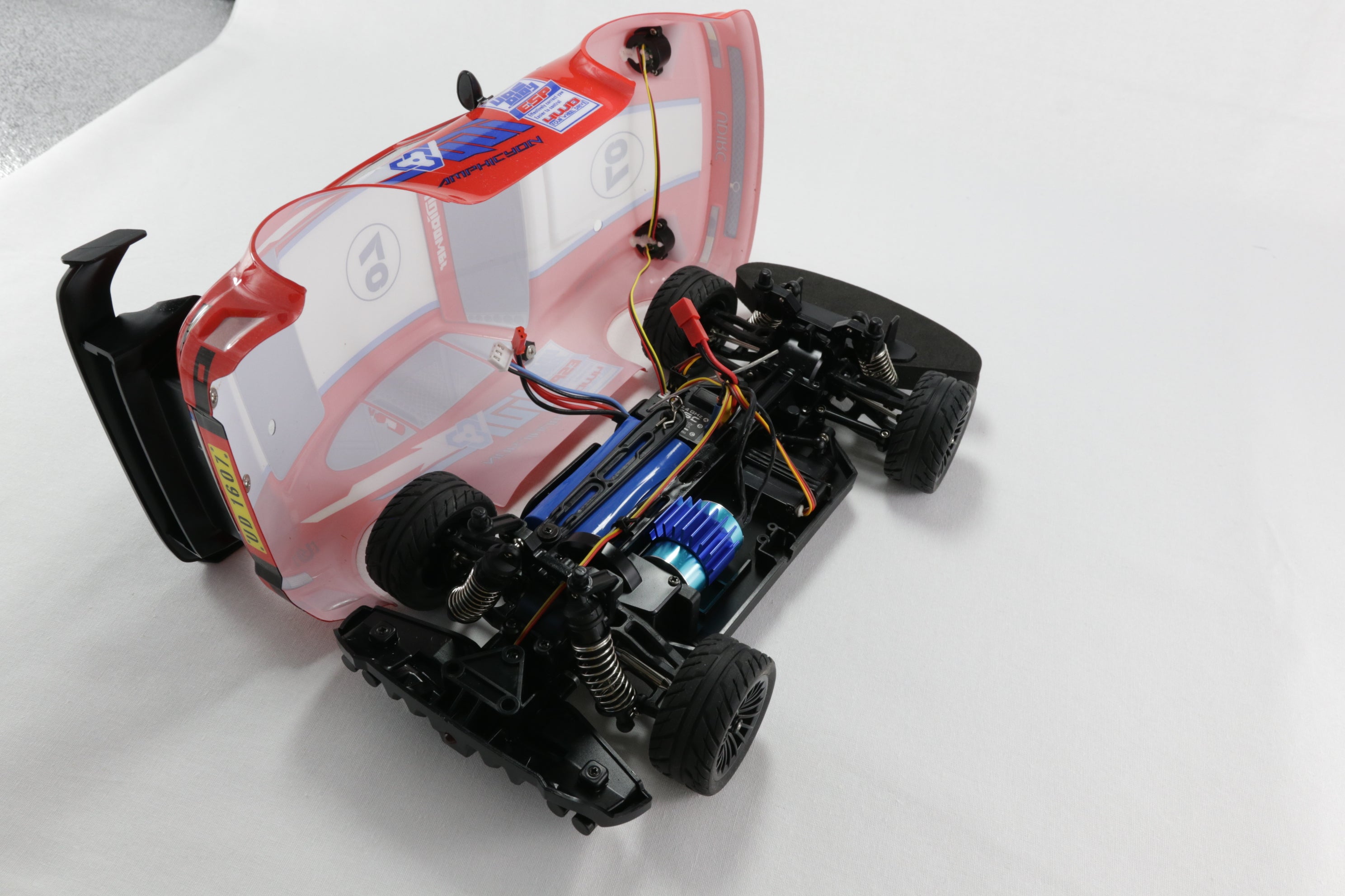 UDIRC 1:16 Brushless RC Drift Car – 4WD, ESP Gyro, LED Lights (30+ mph)